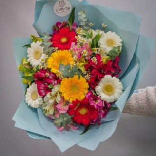 Доставка цветов в Московском районе СПб: прекрасные букеты от компании 5 Цветов