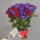 Букет из 13 красных роз и 22 ириса купить с доставкой в Санкт-Петербурге