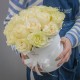 15 белых роз в шляпной коробке купить с доставкой в Санкт-Петербурге