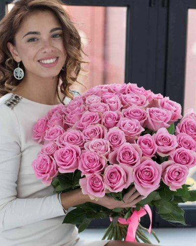Букет из 49 розовых роз купить с доставкой в Санкт-Петербурге