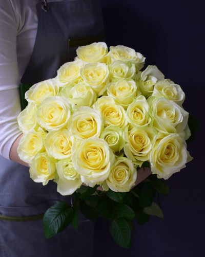 Букет из 29 белых роз 60 см купить с доставкой в Санкт-Петербурге