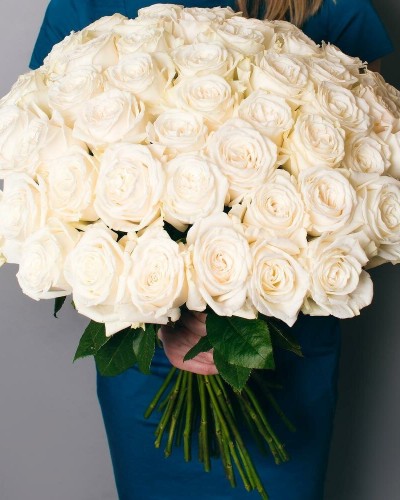 Букет из 39 белых роз 60 см купить с доставкой в Санкт-Петербурге