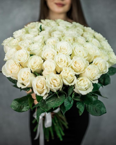 Букет из 49 белых роз 60 см купить с доставкой в Санкт-Петербурге