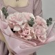 Монобукет из розовых французских роз с эвкалиптом S купить с доставкой в Санкт-Петербурге