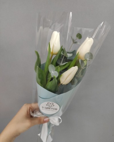 Букет 3 белых тюльпана с эвкалиптом - Корпоративный купить с доставкой в Санкт-Петербурге