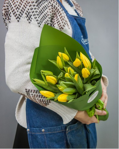 Букет 15 желтых тюльпанов - Корпоративный купить с доставкой в Санкт-Петербурге