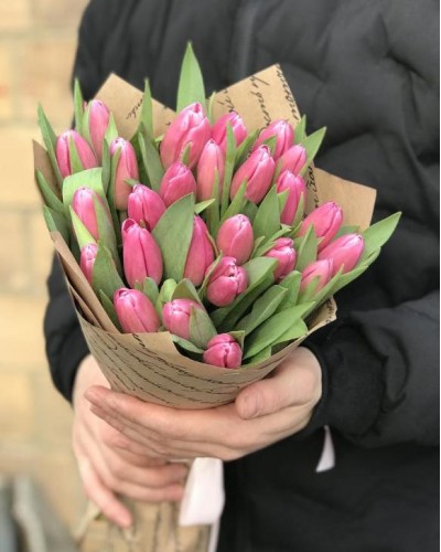 Букет 25 розовых тюльпанов - Корпоративный купить с доставкой в Санкт-Петербурге