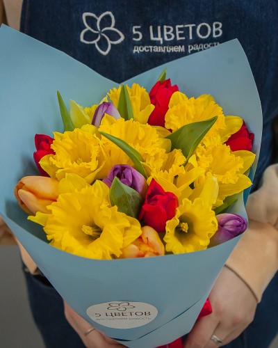 Букет 10 тюльпанов 9 нарциссов - Корпоративный купить с доставкой в Санкт-Петербурге