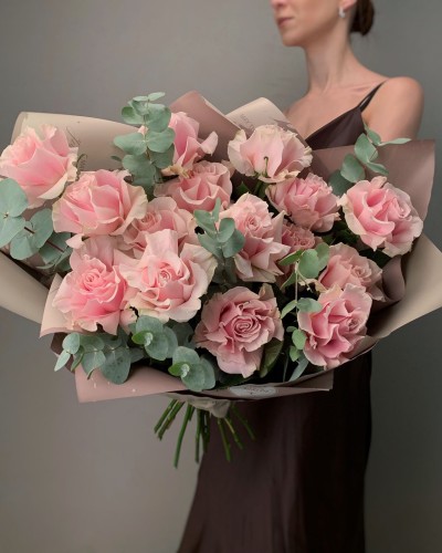 Букет из 15 Французских розовых роз купить с доставкой в Санкт-Петербурге