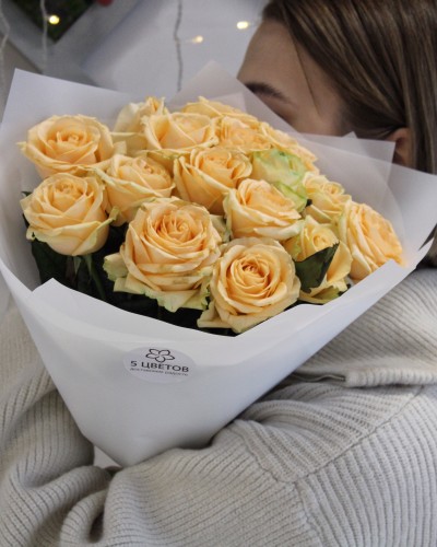 Букет из 15 персиковых роз Россия 60 см купить с доставкой в Санкт-Петербурге