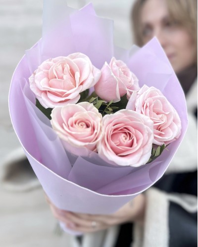 Букет из 5 розовых роз Россия 60 см купить с доставкой в Санкт-Петербурге