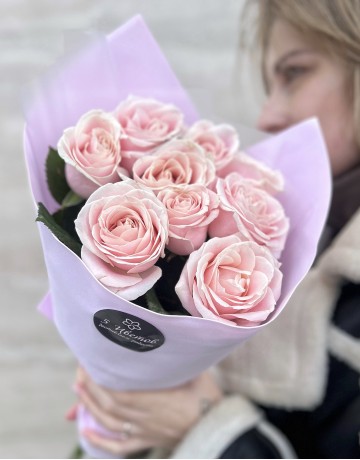 Букет из 9 розовых роз Россия 60 см