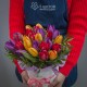 Букет 25 разноцветных тюльпанов в шляпной коробке - Корпоративный купить с доставкой в Санкт-Петербурге