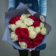25 красно-белых роз 60 см купить с доставкой в Санкт-Петербурге