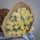 25 белых роз с эвкалиптом Премиум 60 см купить с доставкой в Санкт-Петербурге