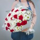 Букет 15 красных роз и 14 белых хризантем купить с доставкой в Санкт-Петербурге