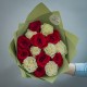 Букет из 15 красных и белых роз