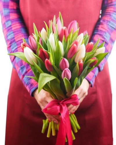 Букет 25 бело-розовых тюльпанов - Корпоративный купить с доставкой в Санкт-Петербурге