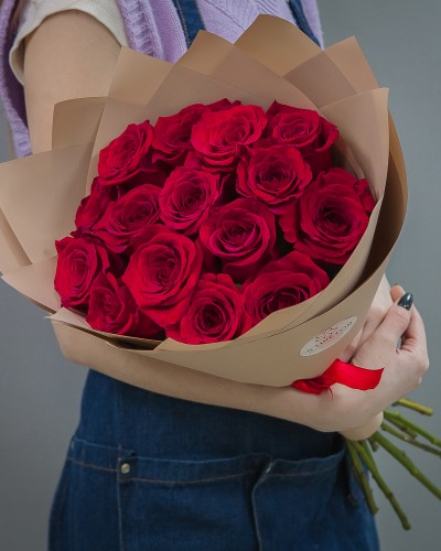 Букет из 15 красных роз 60см купить с доставкой в Санкт-Петербурге