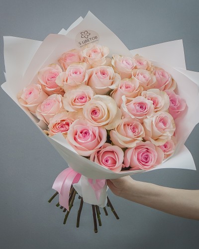 Букет из 25 розовых роз купить с доставкой в Санкт-Петербурге