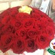 Букет 50 красных и 1 белая роза в коробке купить с доставкой в Санкт-Петербурге