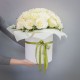 Букет 25 белых роз в шляпной коробке купить с доставкой в Санкт-Петербурге