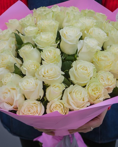 Букет 51 белая роза купить с доставкой в Санкт-Петербурге