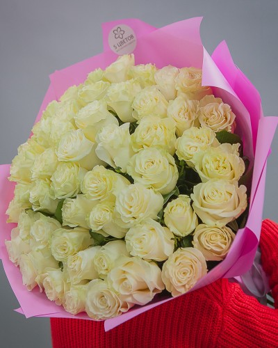 Букет 51 белая роза 60см купить с доставкой в Санкт-Петербурге