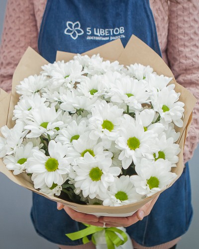 Букет из 9 кустовых хризантем в крафте купить с доставкой в Санкт-Петербурге